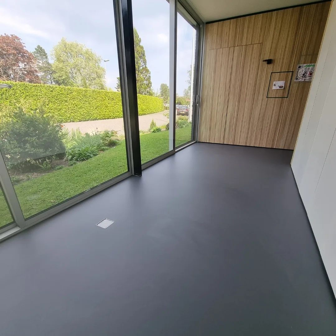 Detail van de fluweelzachte, betonachtige structuur van Beton Ciré