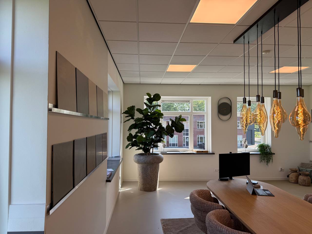 Onze showroom in Culemborg — ruim opgezette opstellingen met gietvloeren, PVC vloeren en vloerverwarming